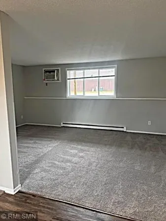 $1,250 | 880 East 6th Street, Unit 5, New Richmond, WI 54017