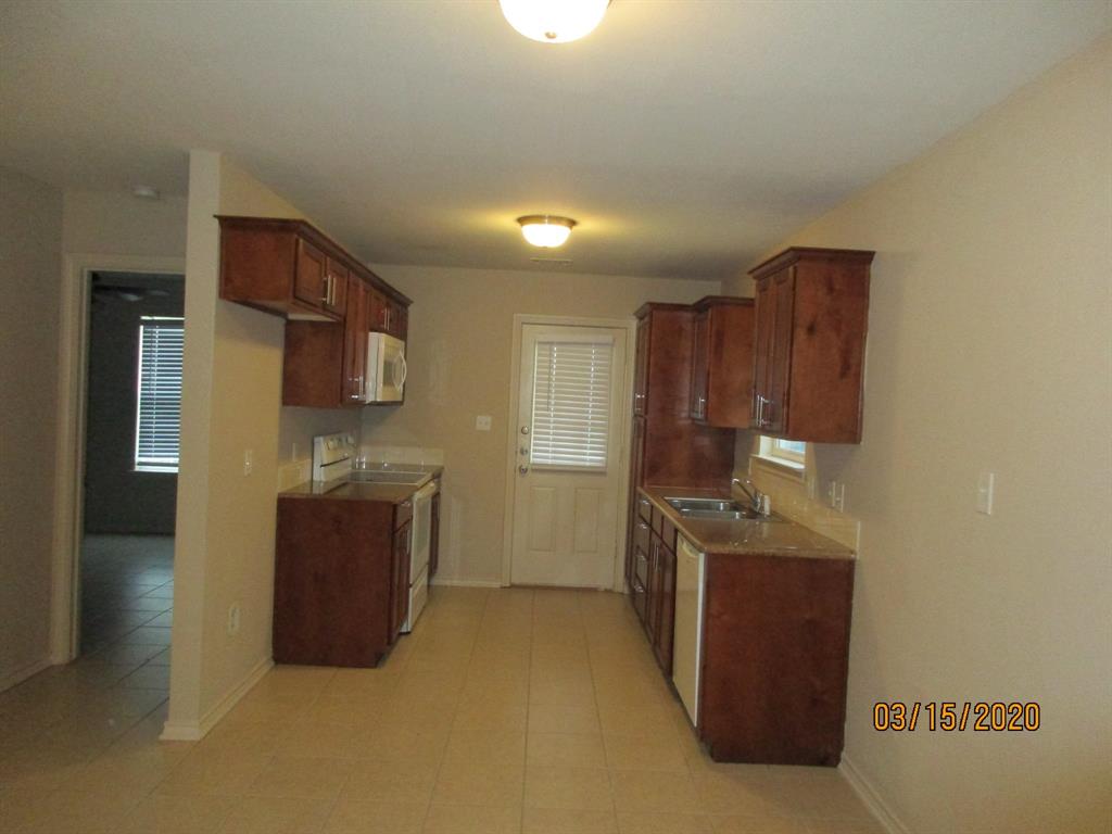 908 Parkplace Ridge Princeton, TX 75407 - Photo 4 of 16
