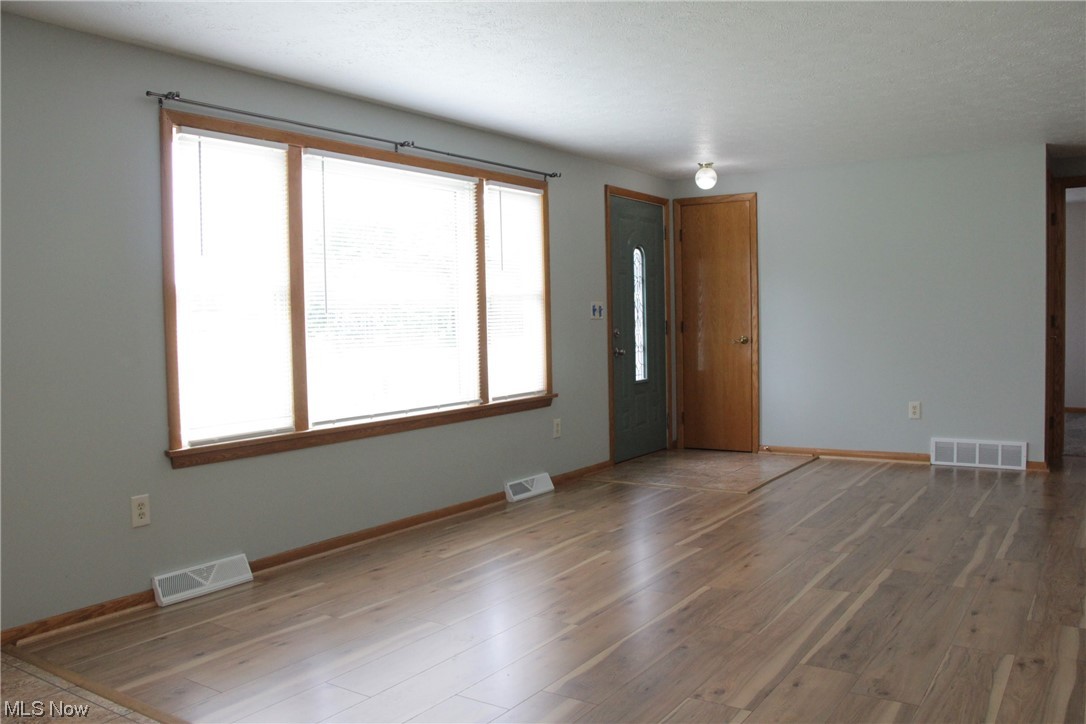 6281 Peck Road Ravenna, OH 44266 - Photo 6 of 31 Gallery Image 6