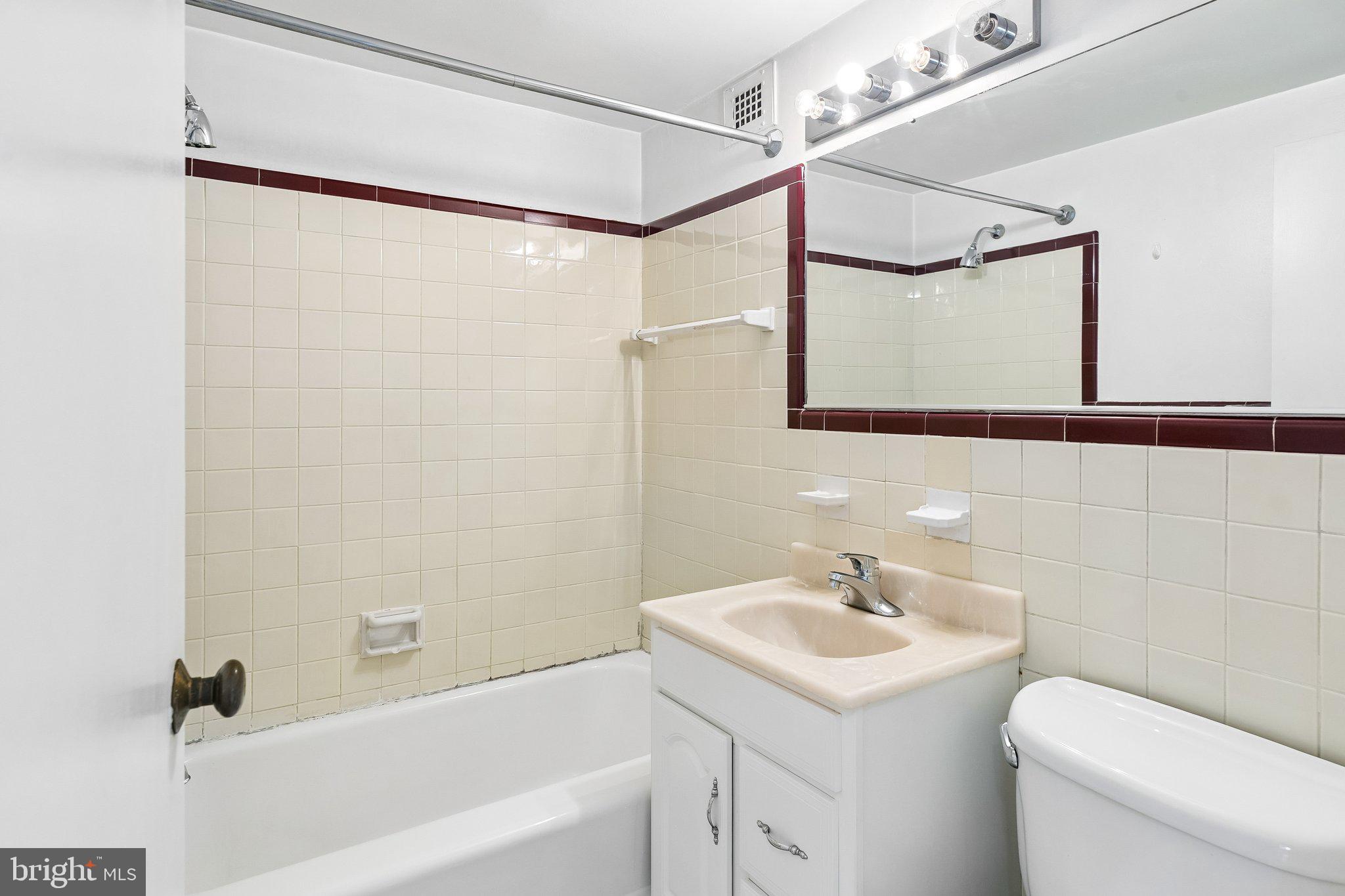 1806 Rittenhouse Square, Unit 905 Philadelphia, PA 19103 - Photo 12 of 24 Charming bathroom with classic tiles.