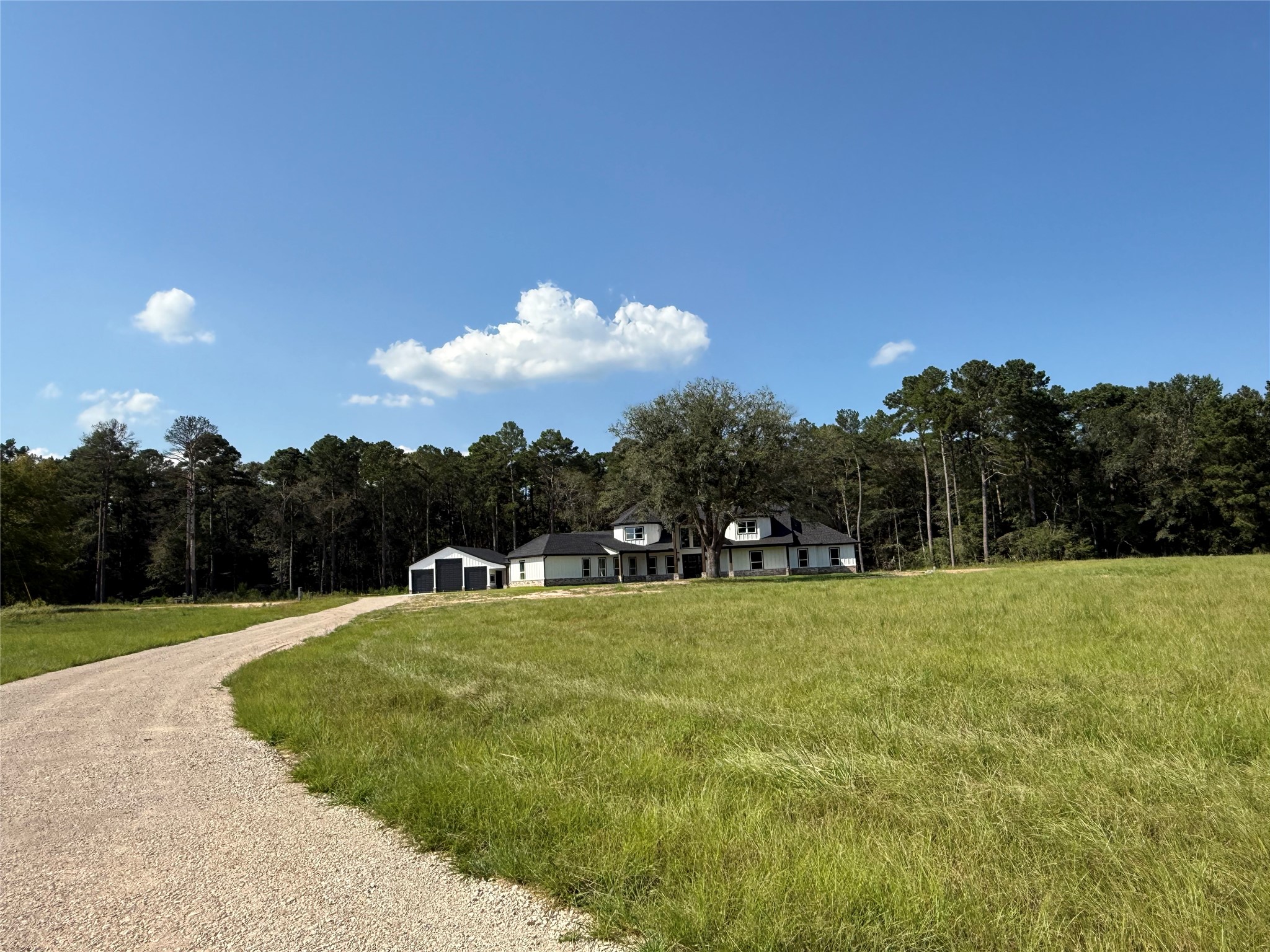 41 Pausel Road Huntsville, TX 77340 - Photo 2 of 41 a view of a big room with a big yard