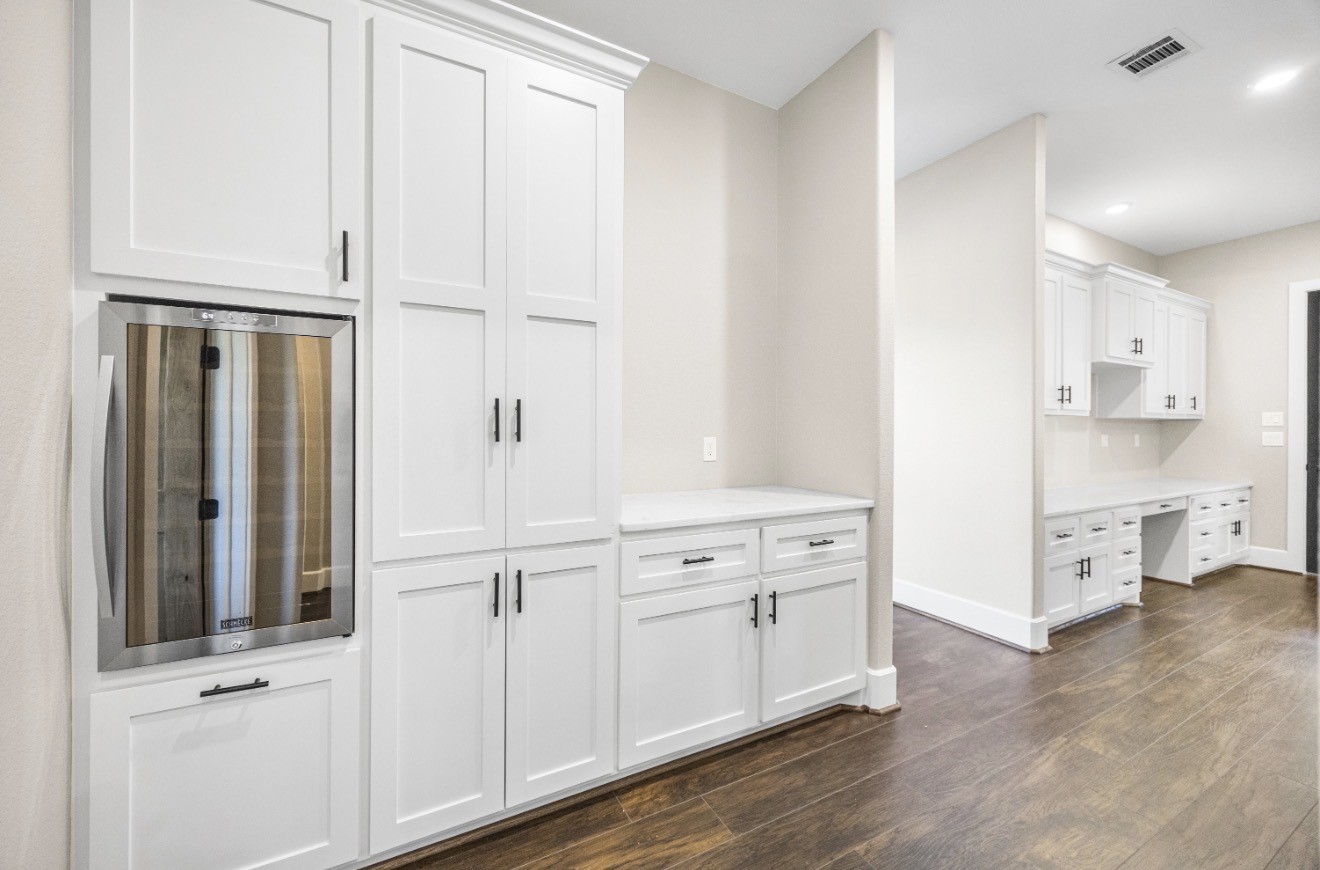 41 Pausel Road Huntsville, TX 77340 - Photo 26 of 41 a view of a kitchen with electric appliances