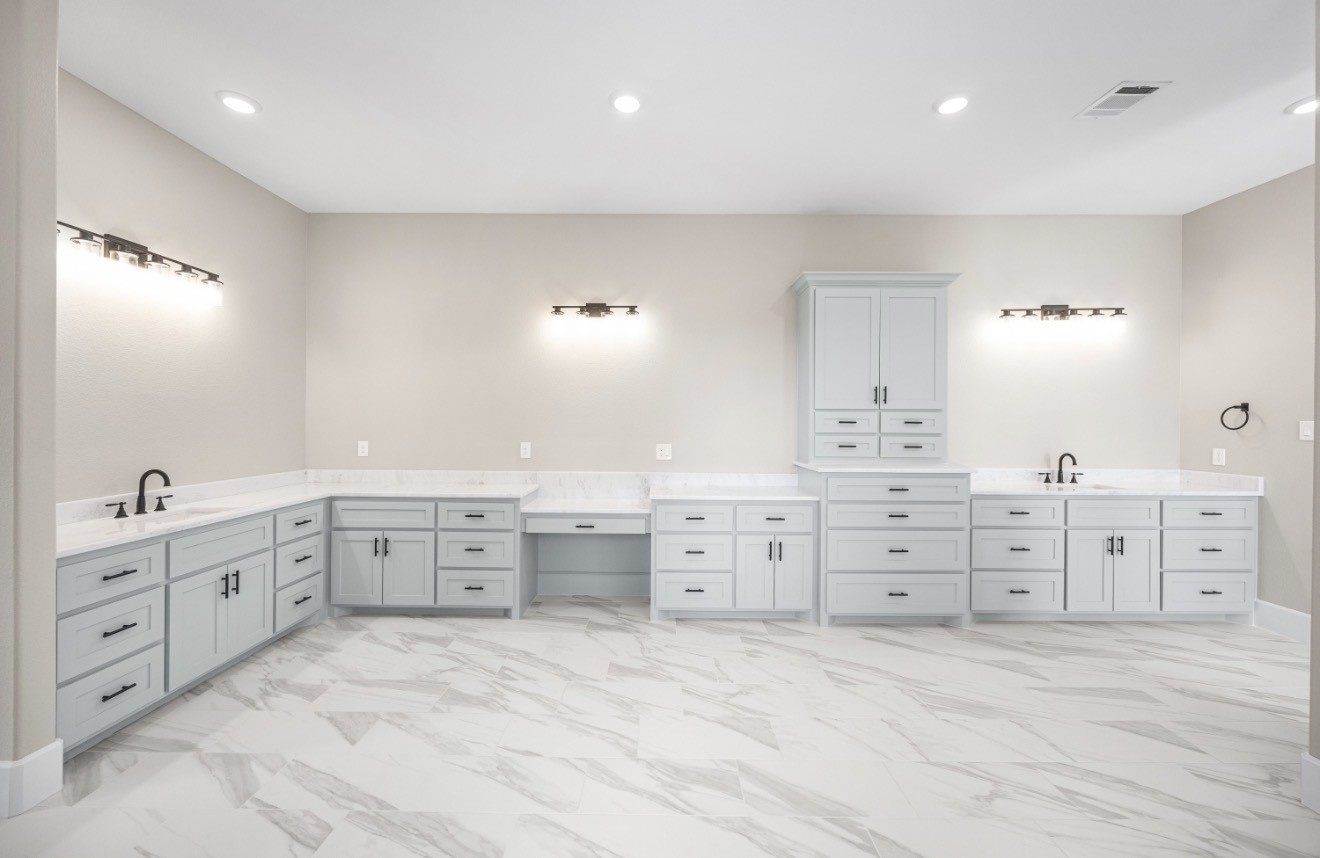 41 Pausel Road Huntsville, TX 77340 - Photo 31 of 41 a spacious bathroom with double vanity sink and mirror