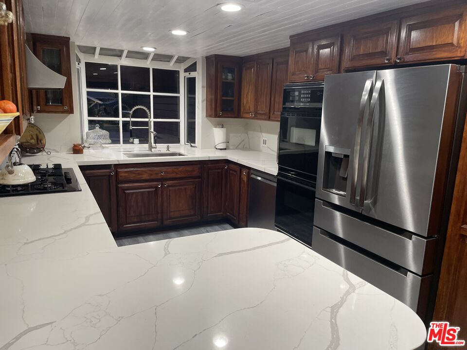 19923 Labrador Street Chatsworth, CA 91311 - Photo 6 of 8