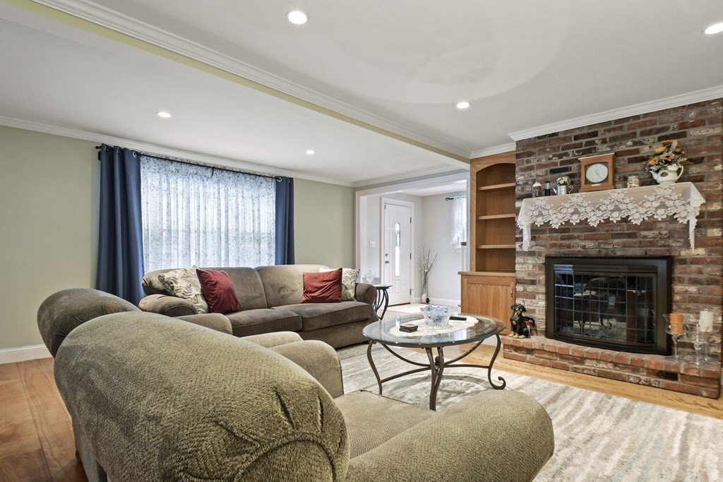 13 Devons Road North Reading, MA 01864 - Photo 8 of 31 Gallery Image 8