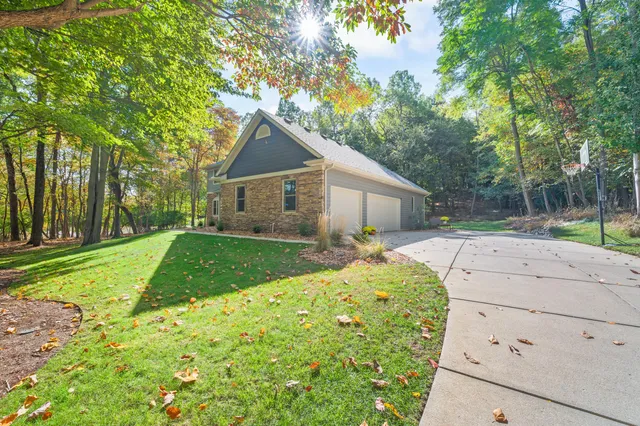 $725,000 | 1560 Stonecreek Drive, Niles, MI 49120