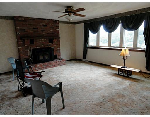 182 Garber Road Washington, PA 15301 - Photo 4 of 18 Living Room.