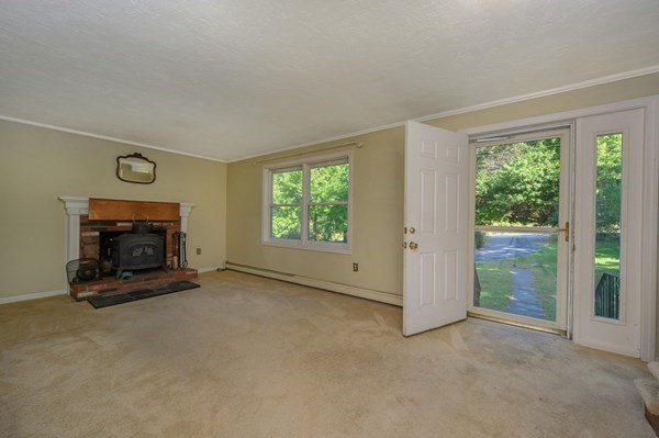 212 Lower Gore Road Webster, MA 01570 - Photo 4 of 36