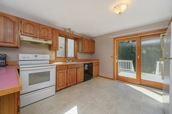 212 Lower Gore Road Webster, MA 01570 - Photo 9 of 36