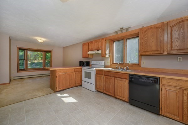 212 Lower Gore Road Webster, MA 01570 - Photo 10 of 36