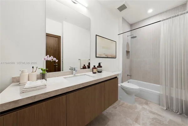 $9,765 | 701 Valencia Avenue, Unit 604, Coral Gables, FL 33134