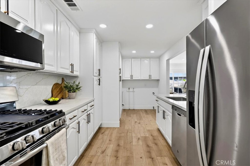 592 North Milford Road Orange, CA 92867 - Photo 8 of 39