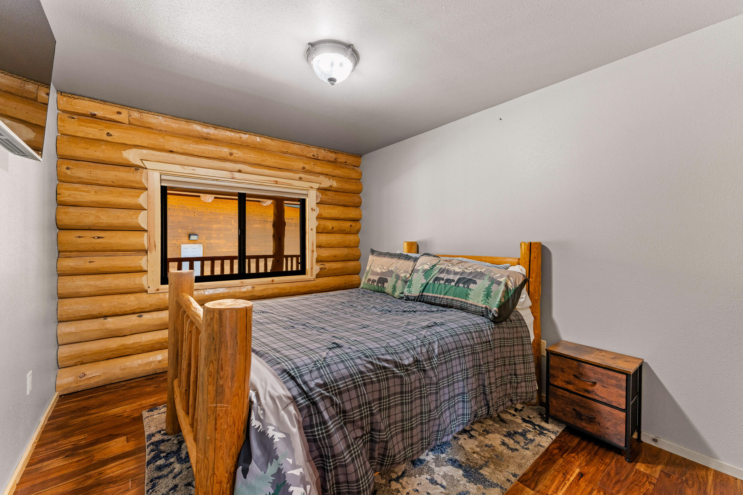 225 Eagle Ridge Road Canyonville, OR 97417 - Photo 42 of 52 a bedroom with a bed and wooden floor