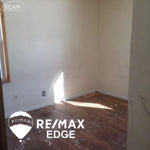 1010 East Vienna Road Clio, MI 48420 - Photo 9 of 13 20431772-8.JPG