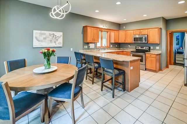 $699,900 | 5494 Sunset Trail, Waunakee, WI 53597