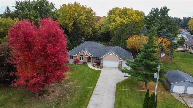 $699,900 | 5494 Sunset Trail, Waunakee, WI 53597
