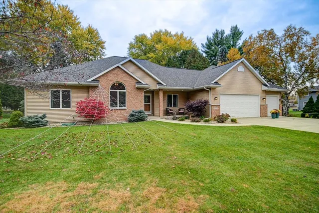 $699,900 | 5494 Sunset Trail, Waunakee, WI 53597