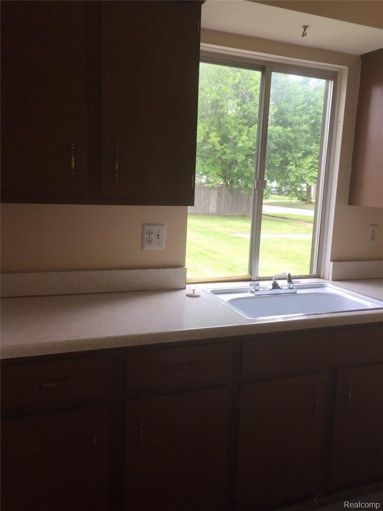 15845 Springhill Street Romulus, MI 48174 - Photo 4 of 4 Kitchen (3).JPG