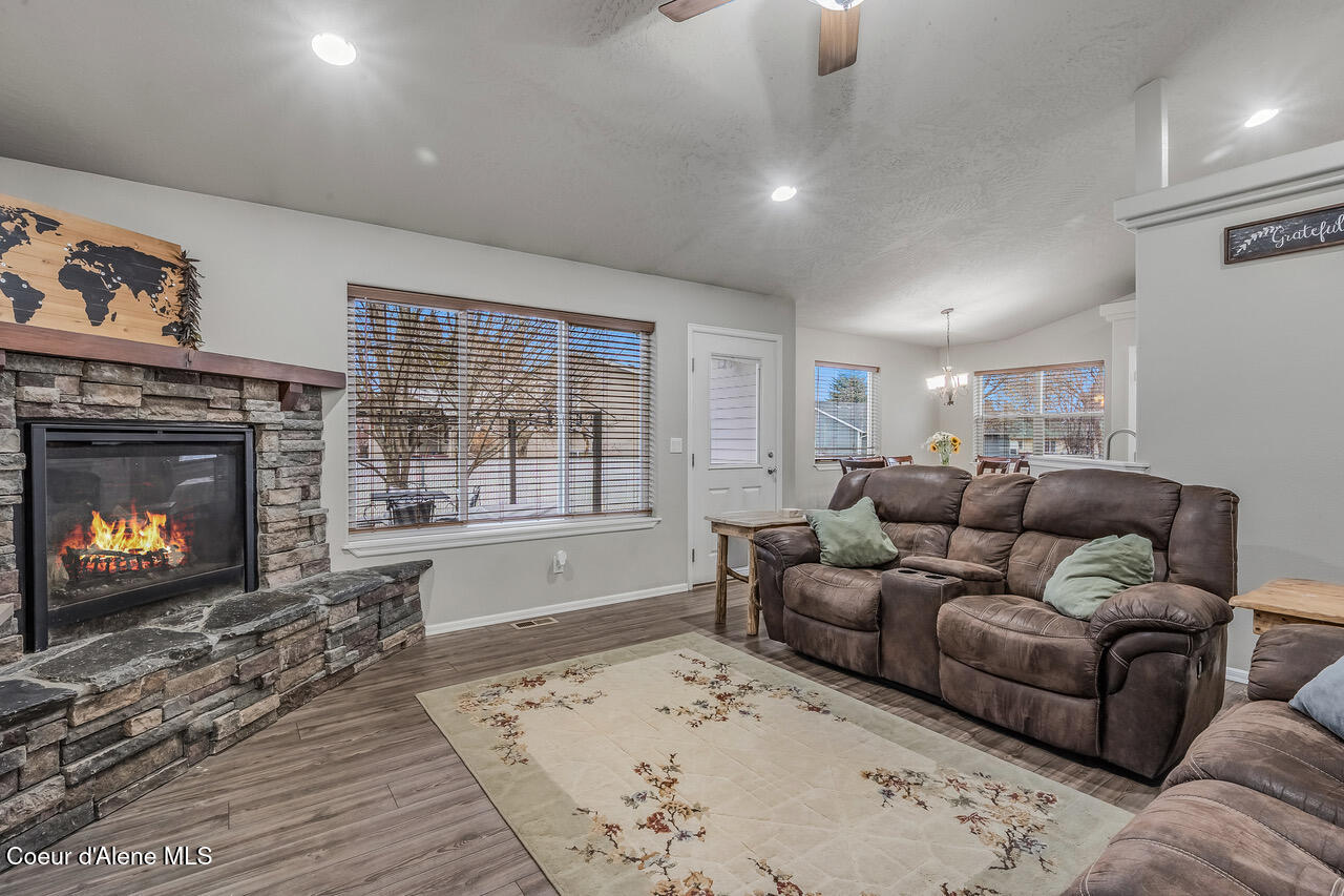 9499 North Macie Loop Hayden, ID 83835 - Photo 6 of 33 --6.jpg-FULL