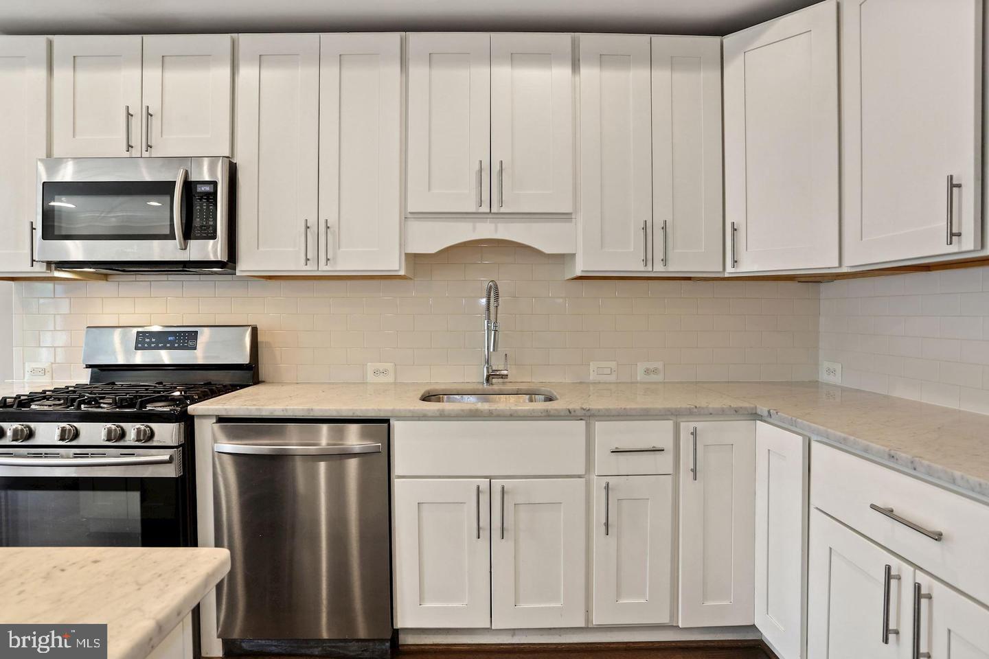 224 R Street Northeast, Unit 2 Washington, DC 20002 - Photo 8 of 34 Kitchen