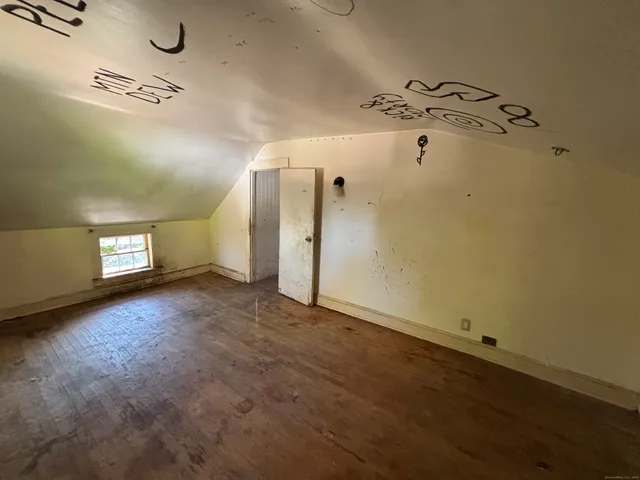 a view of a livingroom with window