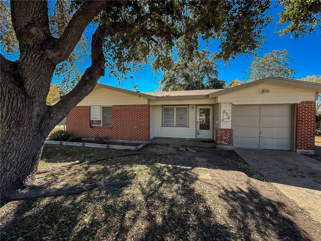 833 Booty Street Sinton, TX 78387 - Photo 9 of 9 a house view with a backyard space
