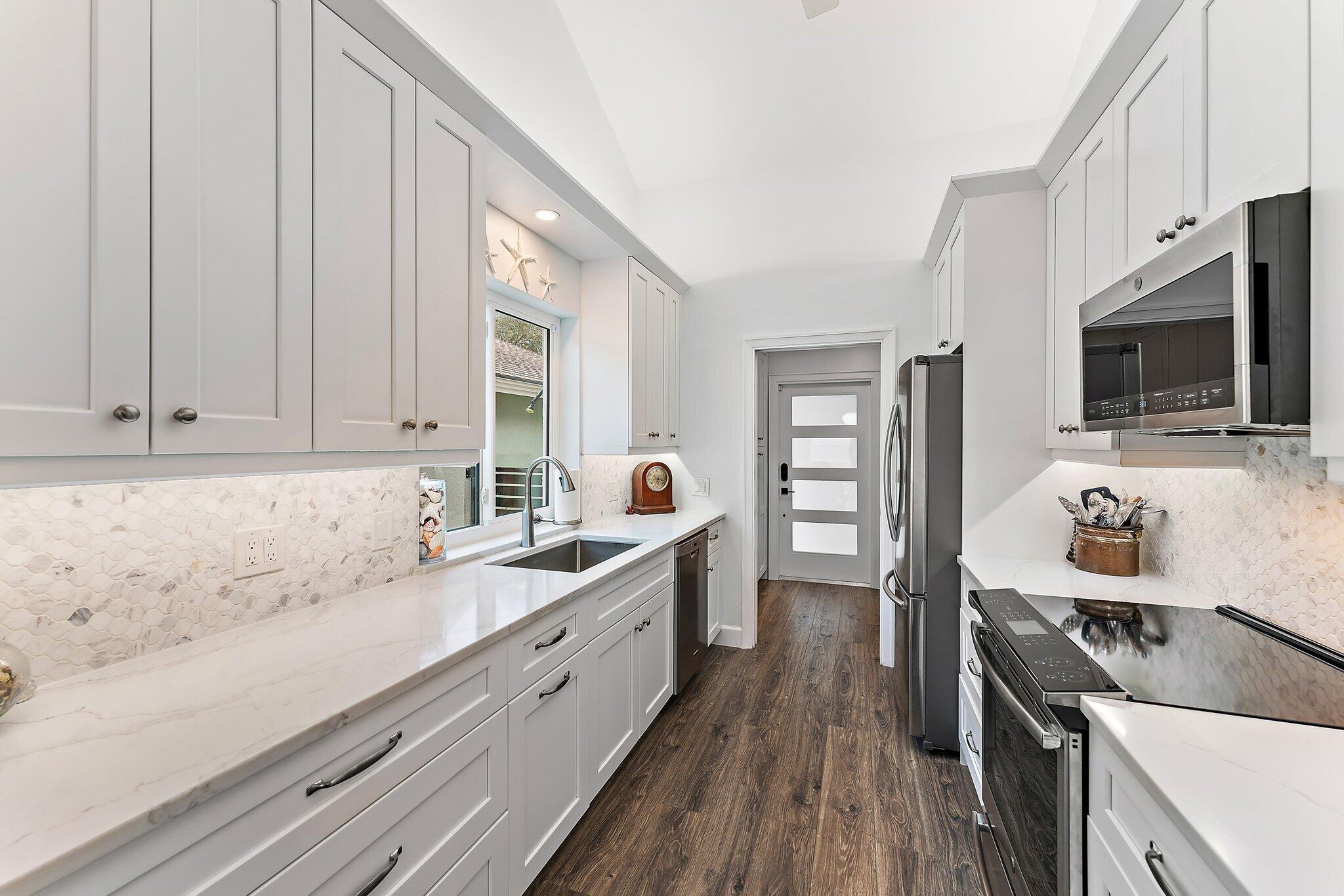129 Dunes Edge Road Jupiter, FL 33477 - Photo 8 of 38 Kitchen To Entrance
