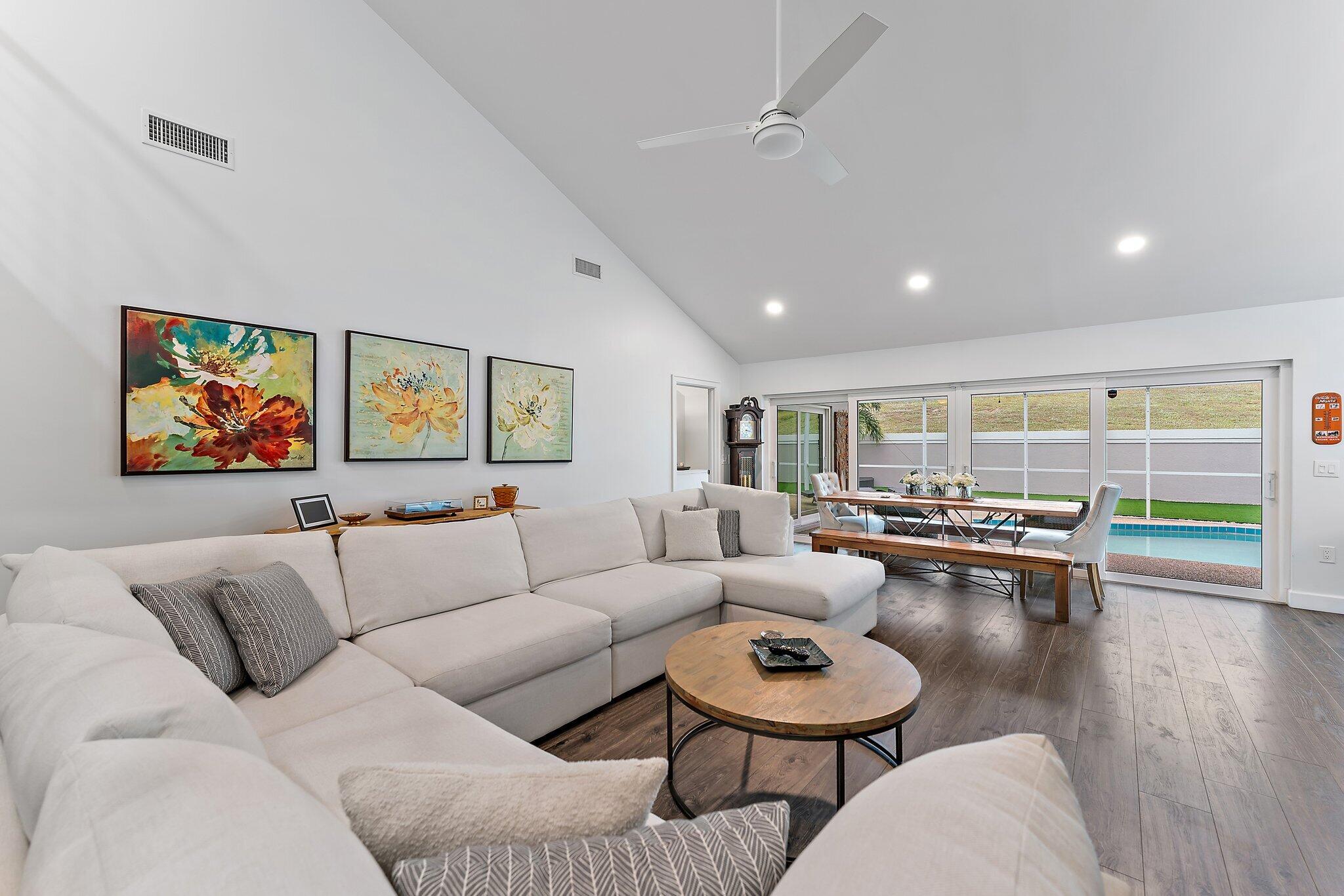 129 Dunes Edge Road Jupiter, FL 33477 - Photo 10 of 38 Living Room
