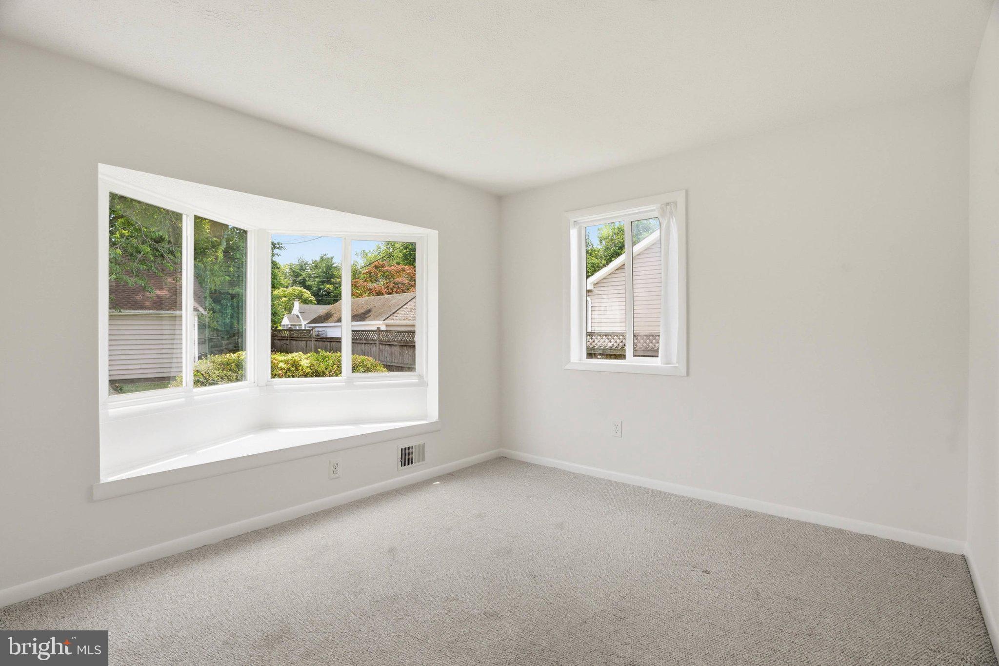 1100 River Bay Road Annapolis, MD 21409 - Photo 26 of 67 a view of an empty room with a window