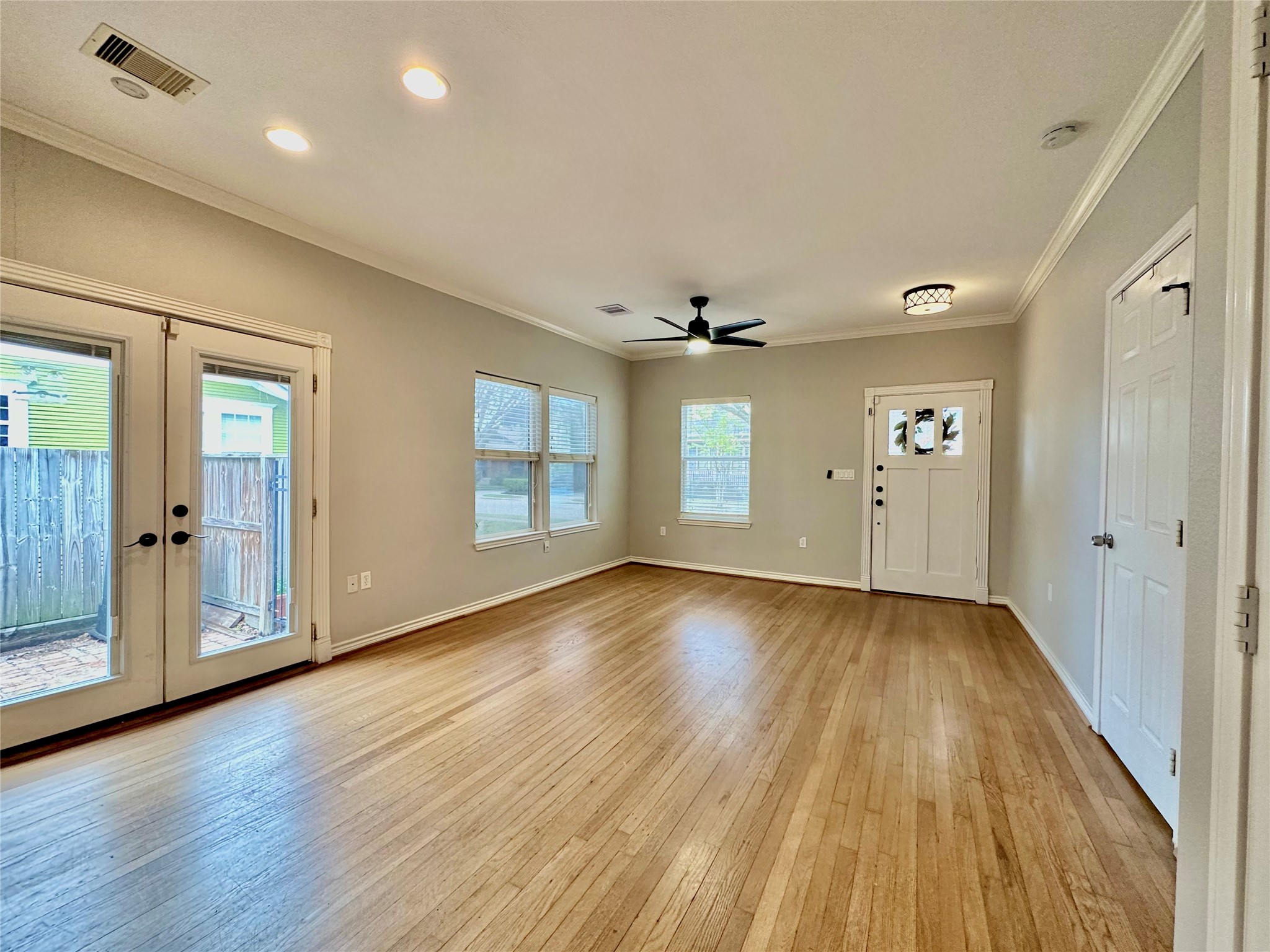 112 Munford Street Houston, TX 77008 - Photo 12 of 28 an empty room with wooden floor and windows