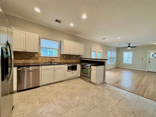 $2,495 | 112 Munford Street, Houston, TX 77008
