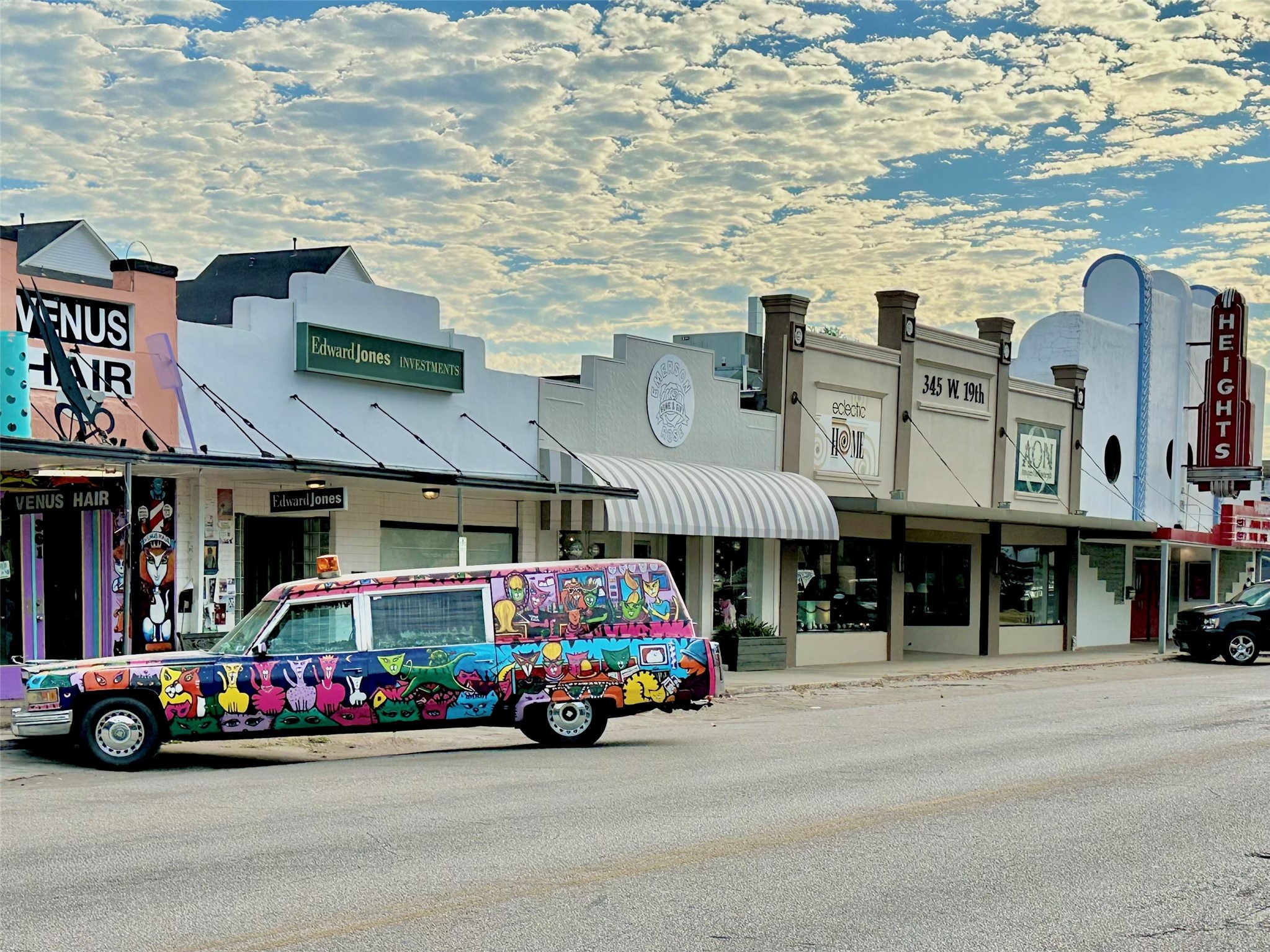 112 Munford Street Houston, TX 77008 - Photo 25 of 28 a view of street with cars