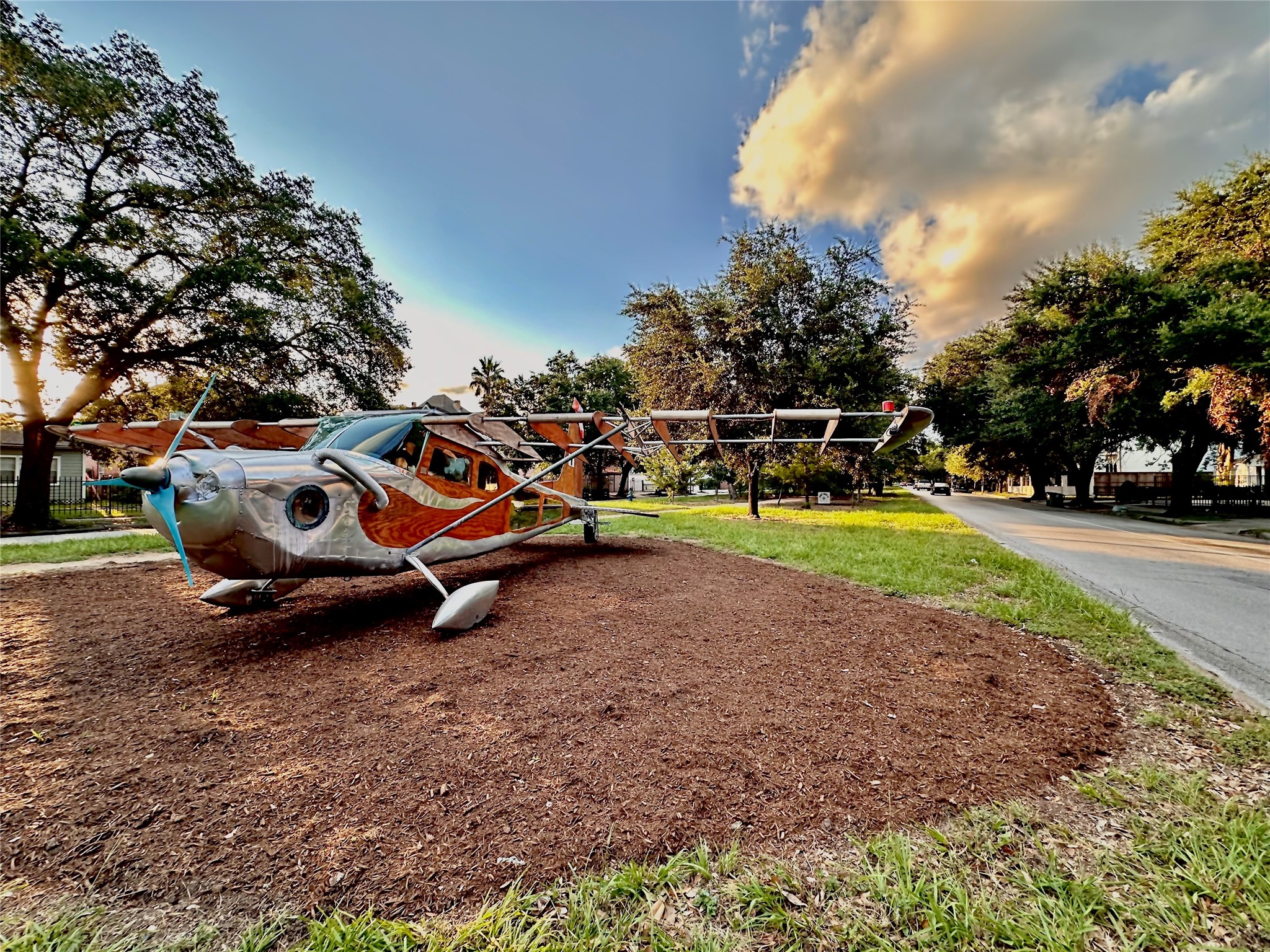 112 Munford Street Houston, TX 77008 - Photo 26 of 28 a view of a park with large trees