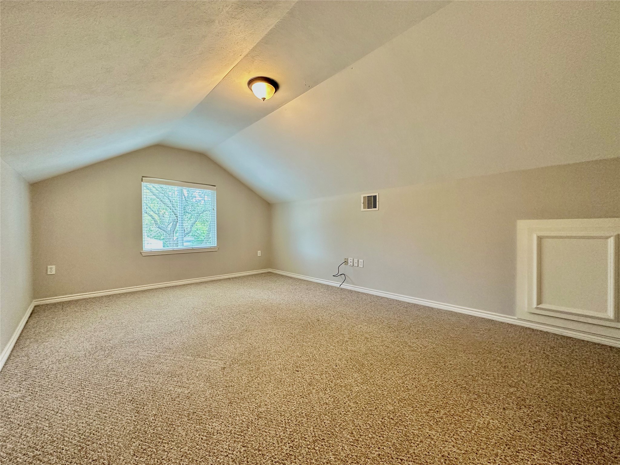 112 Munford Street Houston, TX 77008 - Photo 10 of 28 a view of an empty room and window