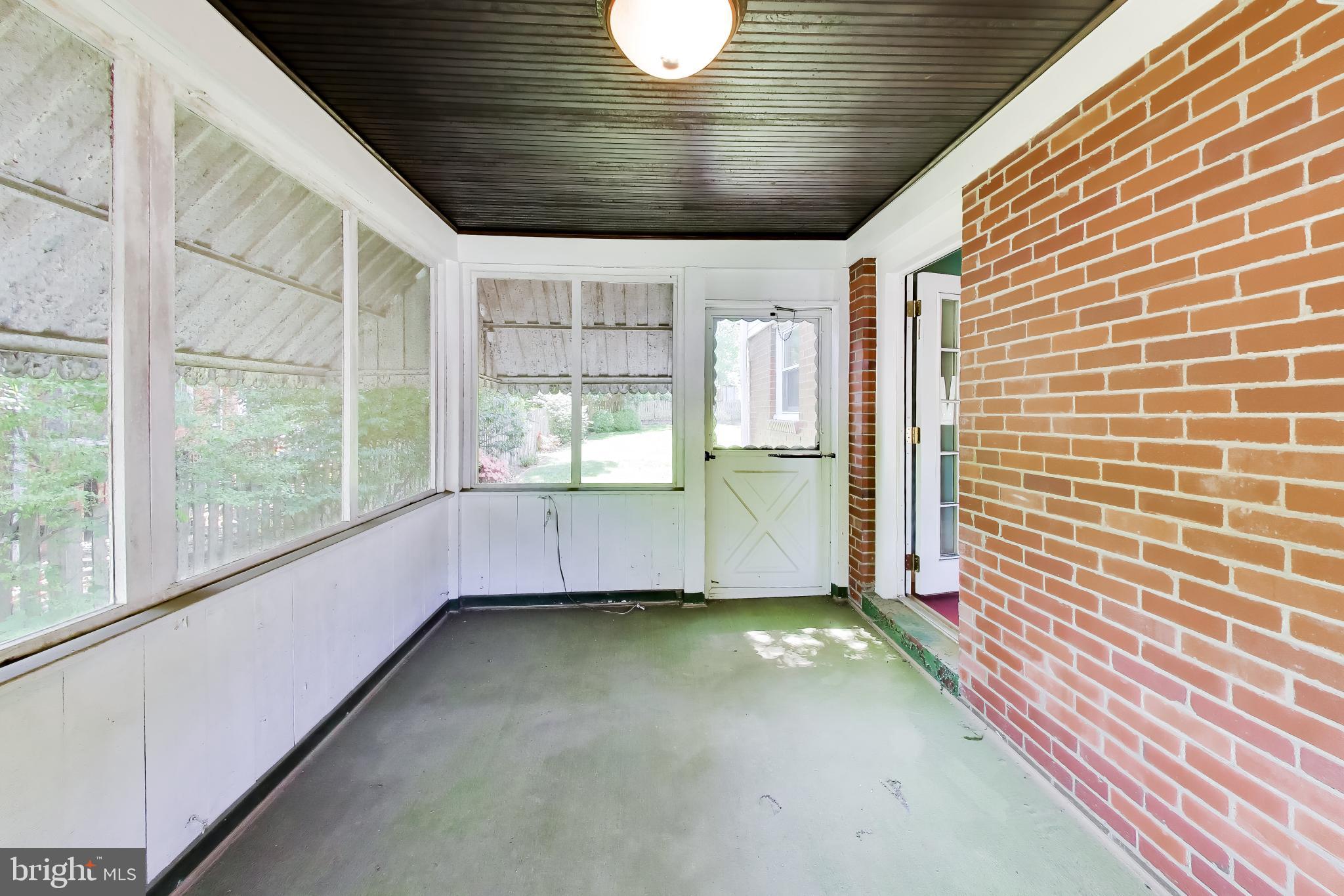 5707 Greenleaf Road Cheverly, MD 20743 - Photo 27 of 40 Charming sunlit entryway awaits you.