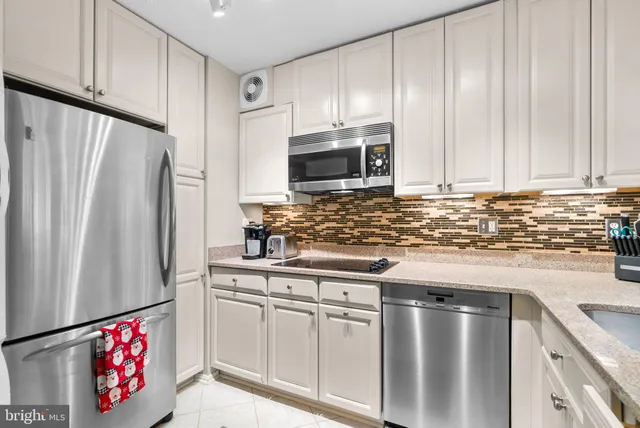 $2,450 | 900 North Stafford Street, Unit 1410, Arlington, VA 22203