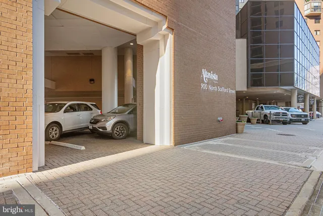 $2,450 | 900 North Stafford Street, Unit 1410, Arlington, VA 22203