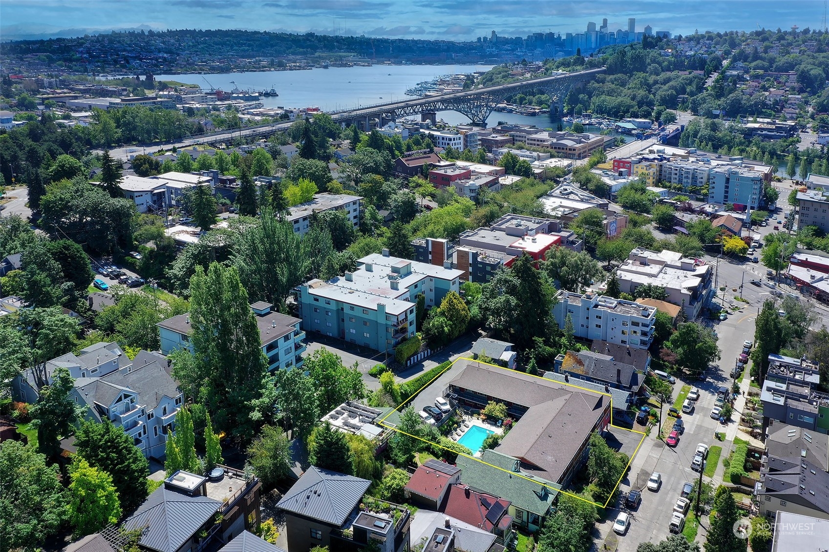 3636 Evanston Avenue North, Unit 4 Seattle, WA 98103 - Photo 18 of 19 an aerial view of multiple house