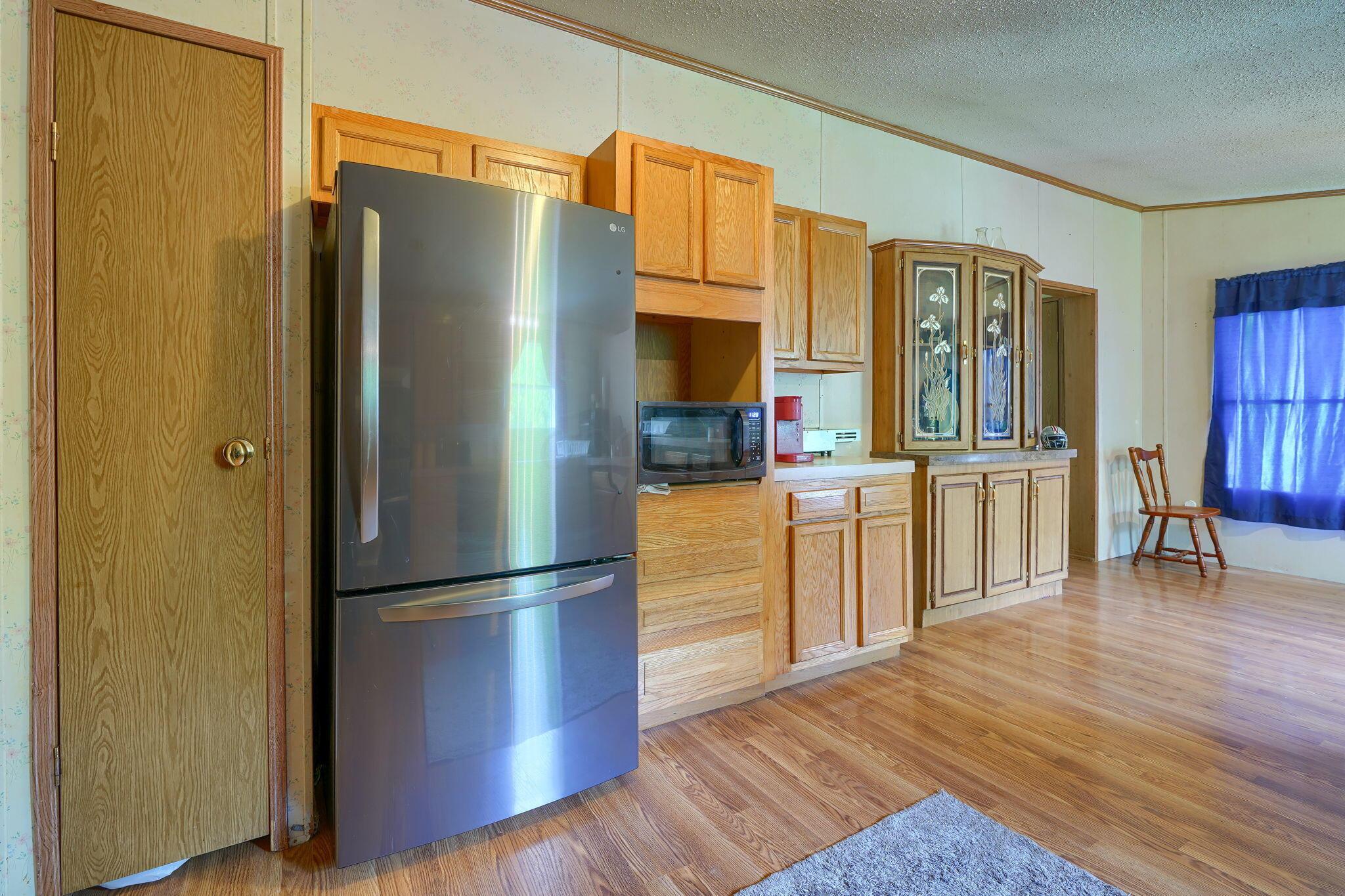 109 Bunker Hill Road Wellston, OH 45692 - Photo 29 of 42 28. Kitchen (3)