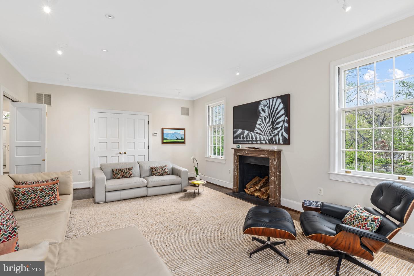 2468 Belmont Road Northwest Washington, DC 20008 - Photo 23 of 49 Living Room