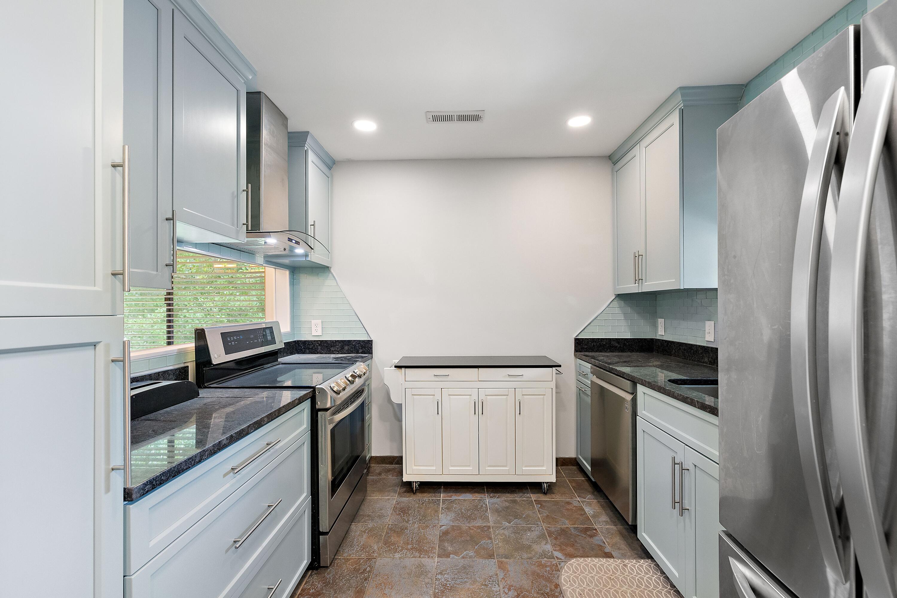 2750 Jobee Drive, Unit 8 Charleston, SC 29414 - Photo 2 of 16 BN0A5080