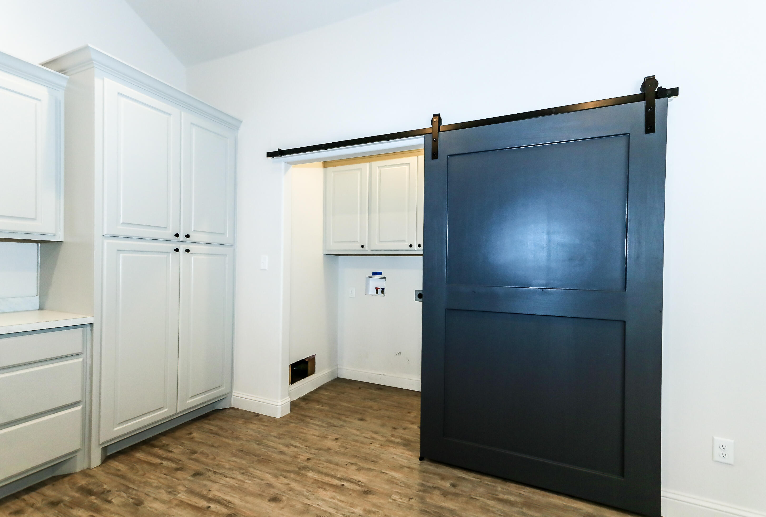 2510 112th Street, Unit B Lubbock, TX 79423 - Photo 18 of 28 a view of an empty room