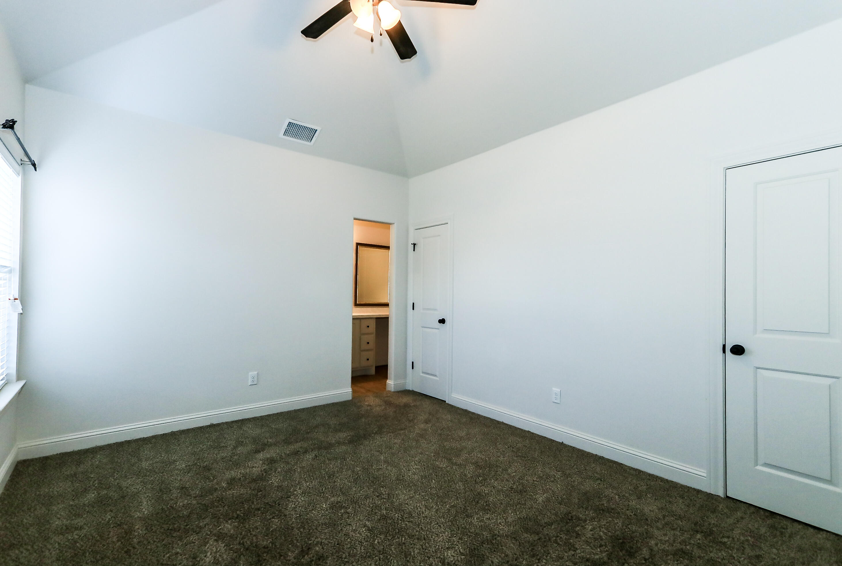 2510 112th Street, Unit B Lubbock, TX 79423 - Photo 20 of 28 an empty room with ceiling fan and window