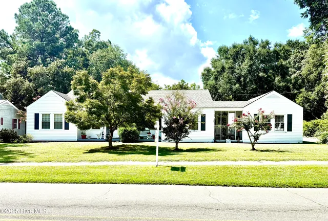 $249,900 | 617 North Church Street, Mount Olive, NC 28365