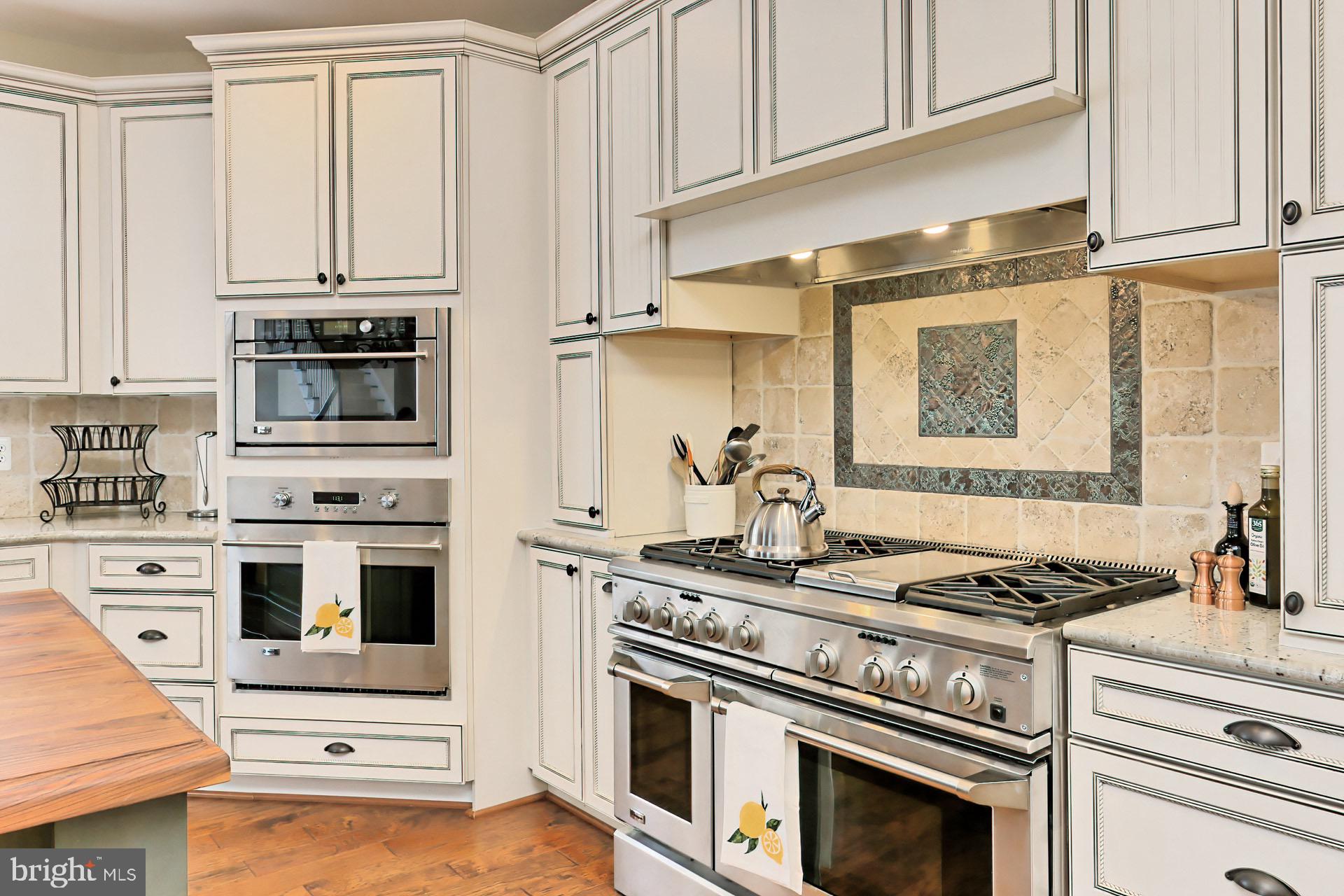 6512 Stallion Road Clifton, VA 20124 - Photo 15 of 73 6 burner range and wall oven and advantium oven