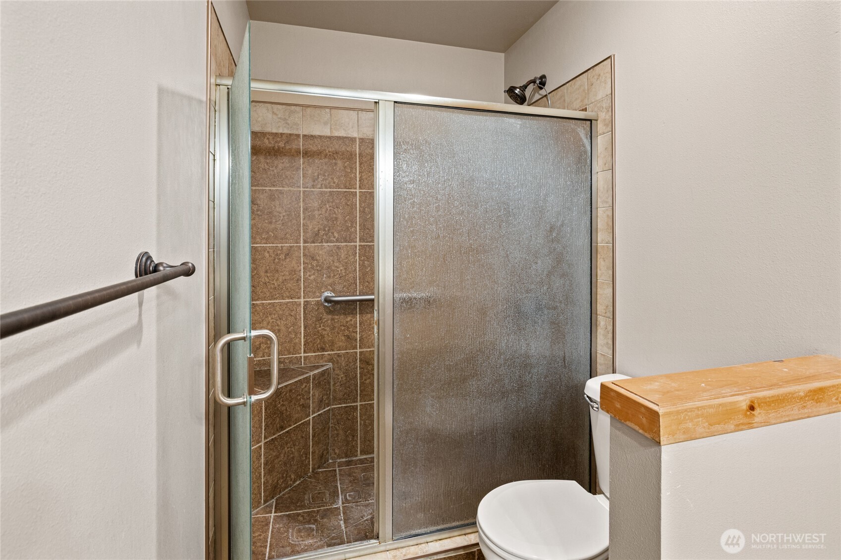 231 Clearwater Loop, Unit 1 Ronald, WA 98940 - Photo 20 of 34 a bathroom with a shower and toilet