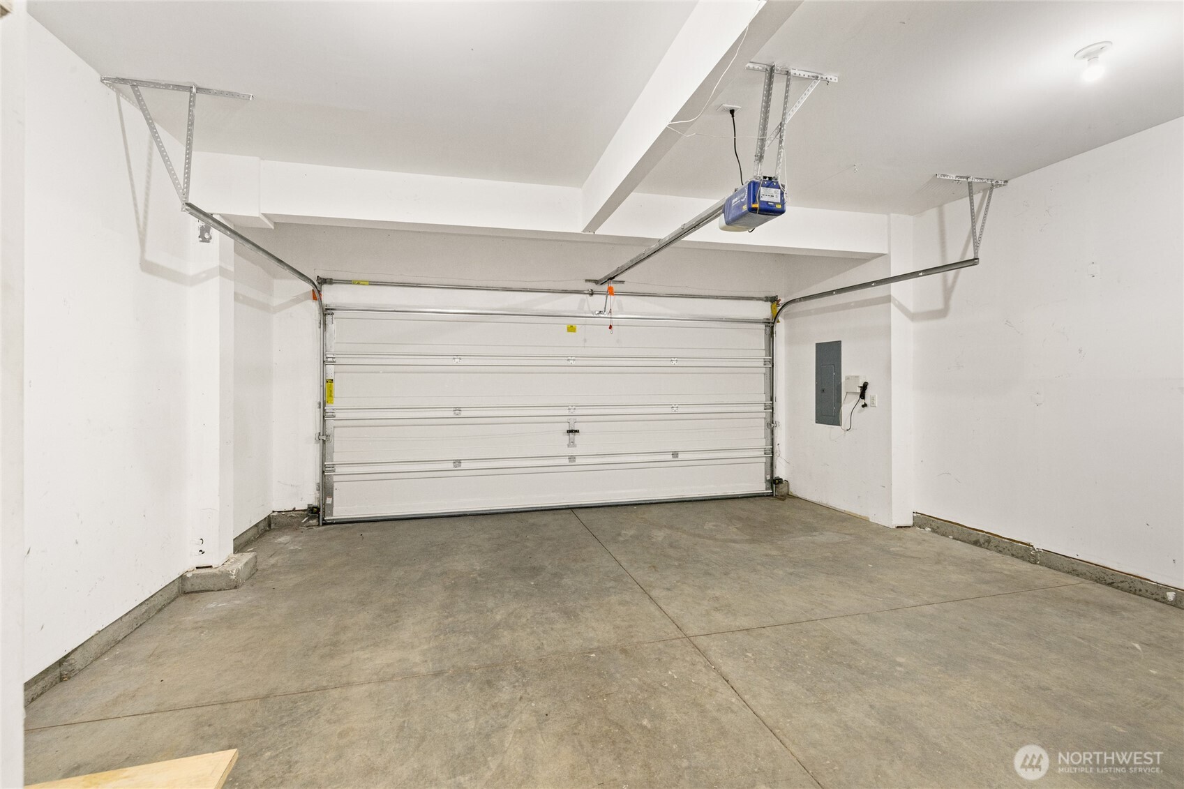 231 Clearwater Loop, Unit 1 Ronald, WA 98940 - Photo 21 of 34 a view of a garage