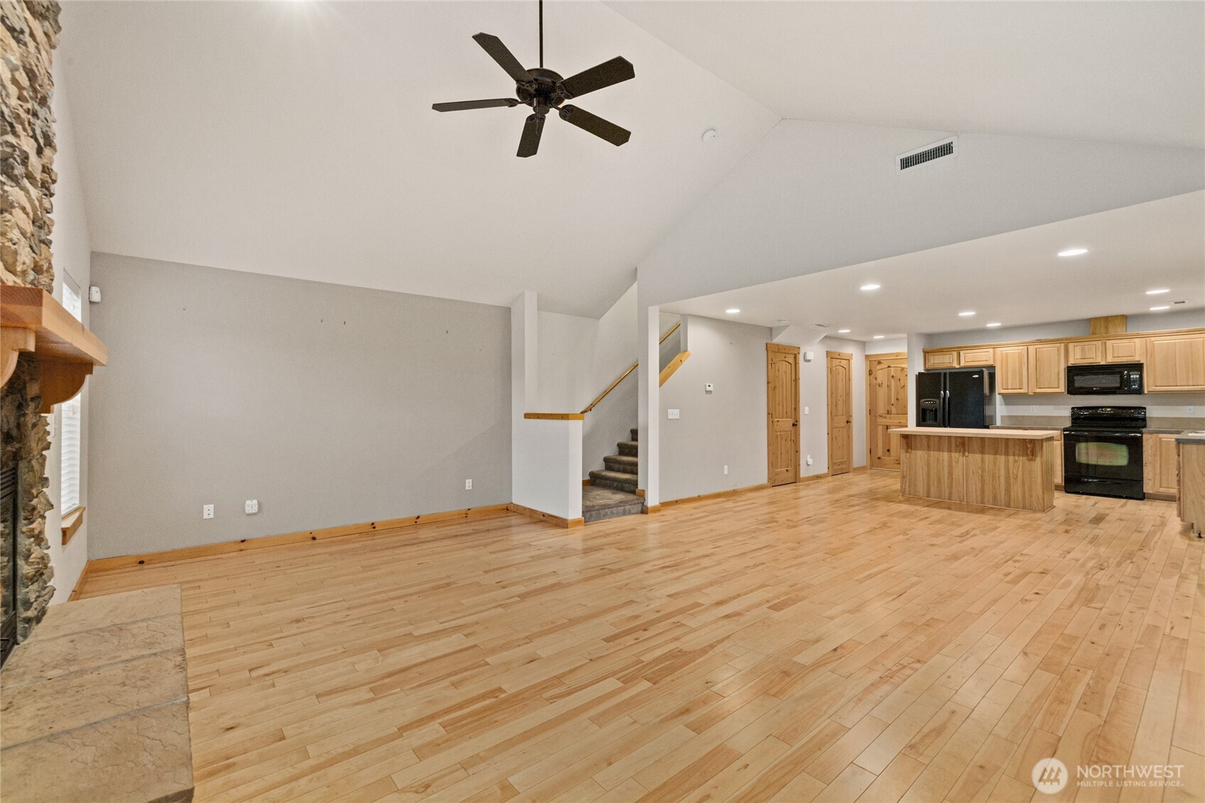231 Clearwater Loop, Unit 1 Ronald, WA 98940 - Photo 5 of 34 a view of a livingroom with a ceiling fan and kitchen view