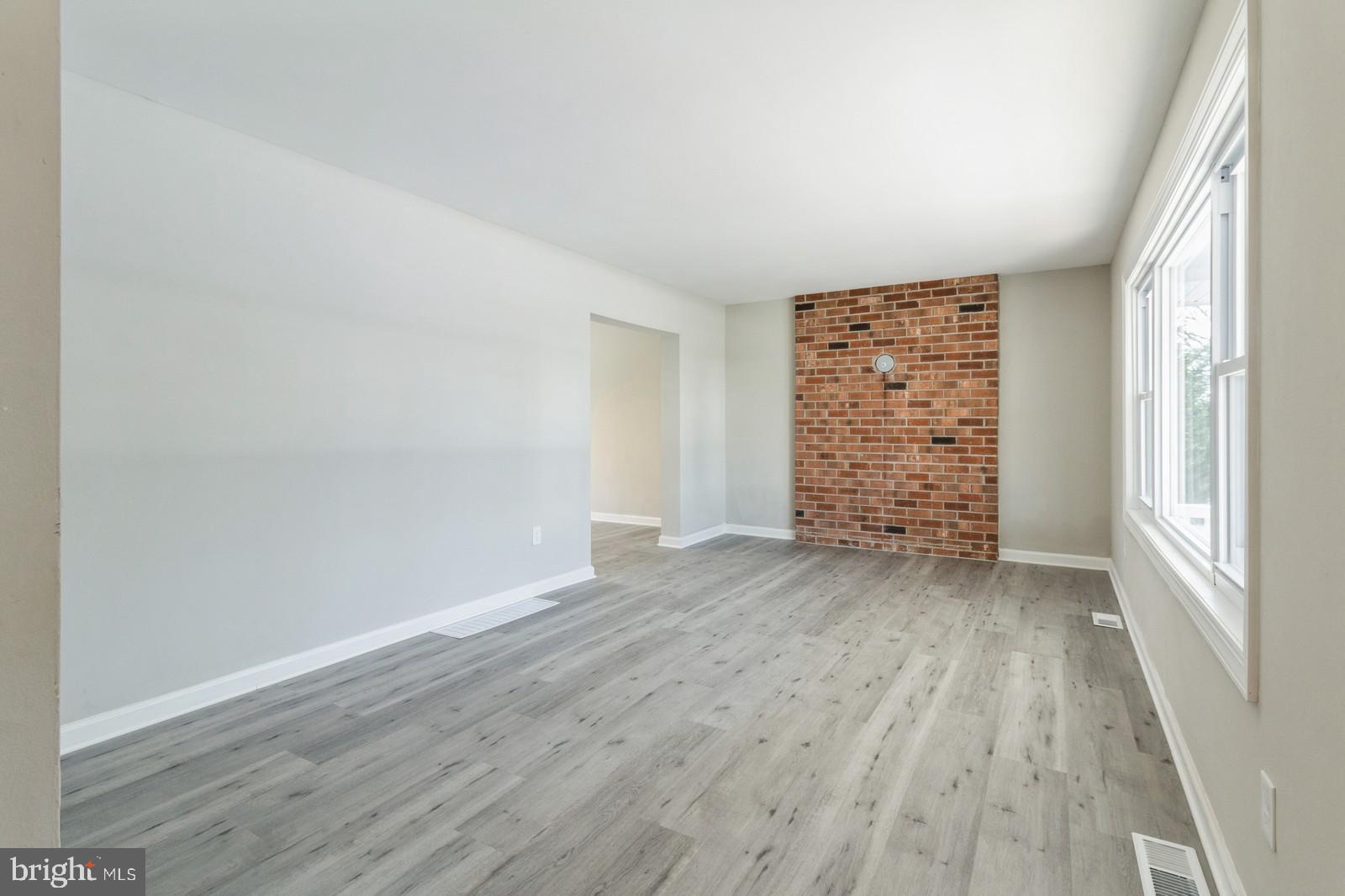 511 Schick Road Aston, PA 19014 - Photo 4 of 24 living room