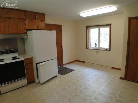 7106 Brewer Road Flint, MI 48507 - Photo 3 of 14 20166730-2.JPG